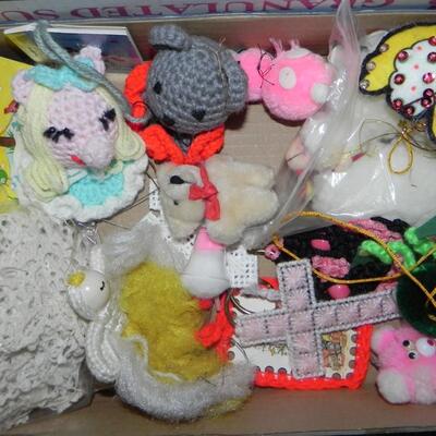 LOT 142 CHRISTMAS ORNAMENTS
