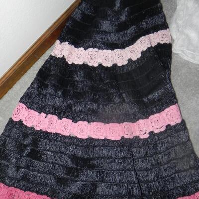LOT 145 GARMENT RACK AND MORE