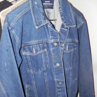 LOT 145 GARMENT RACK AND MORE