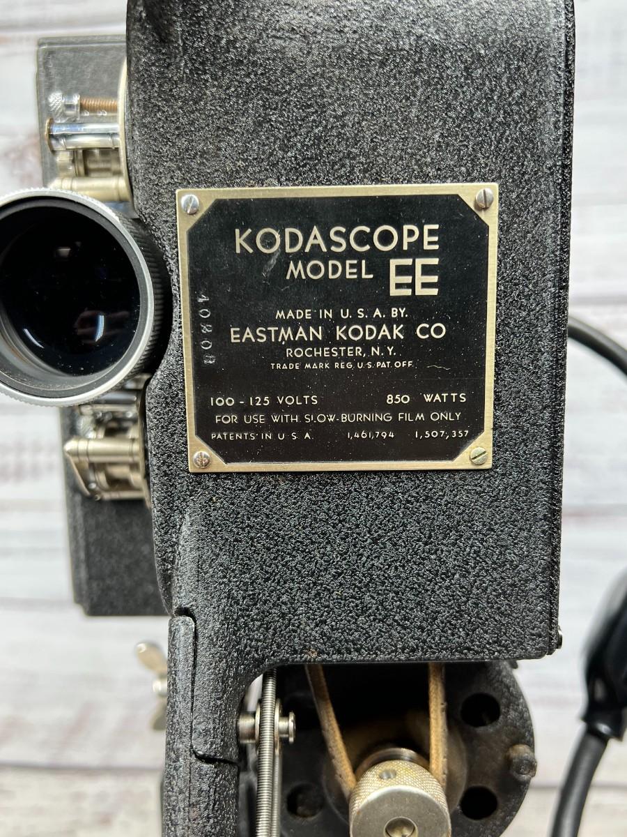 Vintage Eastman Kodak Co. Kodascope Model EE 16MM Reel Projector and Case