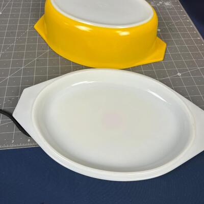 Yellow Oval Pyrex Casserole with White Sunflower Lid 