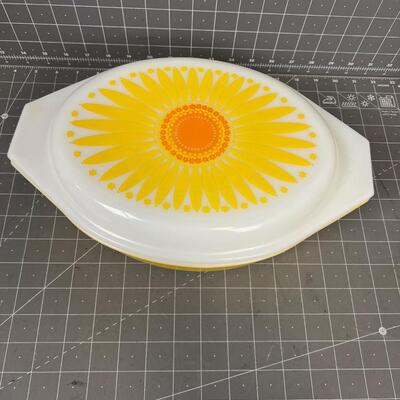 Yellow Oval Pyrex Casserole with White Sunflower Lid 
