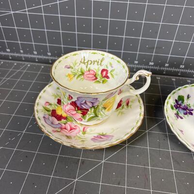 (2) Tea Cups Purple & Blue / Pink 