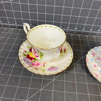 (2) Tea Cups Purple & Blue / Pink 