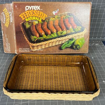Pyrex Fireside Natural Dish with Wicker Basket 