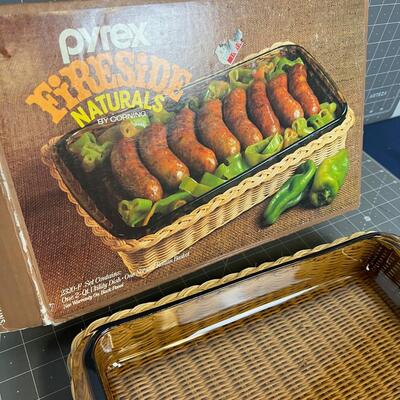 Pyrex Fireside Natural Dish with Wicker Basket 