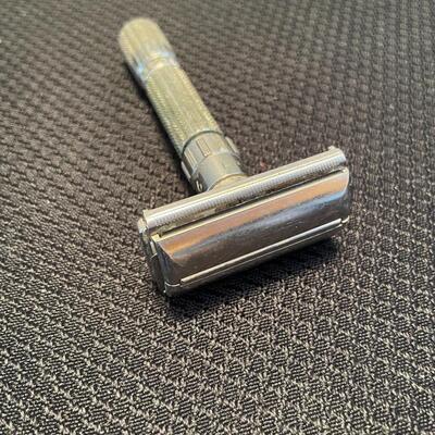 Vintage razor set