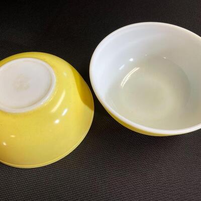 Vintage Yellow Pyrex 404 bowls