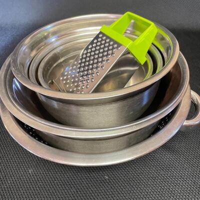 Stainless steel mixing bowl set