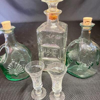Decanter and shot glass set