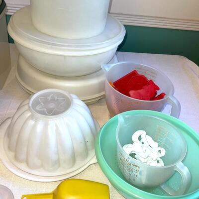Lot 149 Large Group Tupperware Plastic Kitchen Molds Scoops Storage Picks