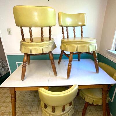 Lot 154 Vintage Formica Table & 4 Chairs Dinette Set Maple Early American Style