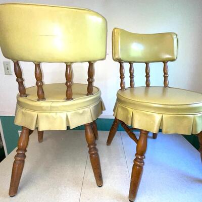 Lot 154 Vintage Formica Table & 4 Chairs Dinette Set Maple Early American Style