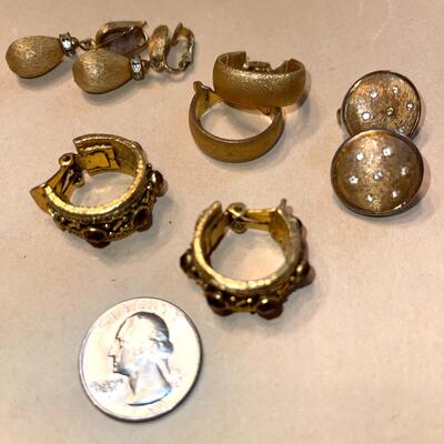 Lot 161 Vintage Costume Jewelry 4 Pairs Earrings Assorted Styles