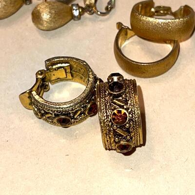 Lot 161 Vintage Costume Jewelry 4 Pairs Earrings Assorted Styles