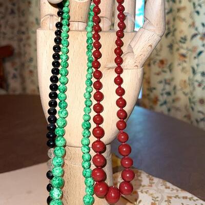 Lot 163 Antique Necklaces 3 Single Strand Faux Jade Carnelian Black Crystal