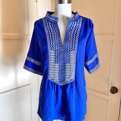 Lot 175 Blue Tunic with White Embroidery Size Medium Soft Cotton