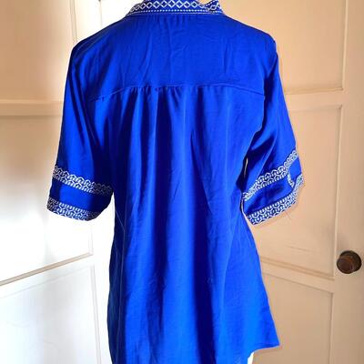 Lot 175 Blue Tunic with White Embroidery Size Medium Soft Cotton