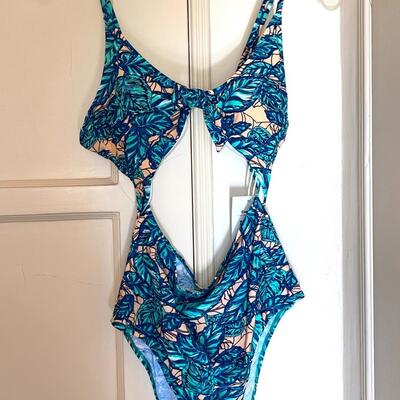 Lot 177 New With Tags "Cupshe" Bathing Suit Size Medium