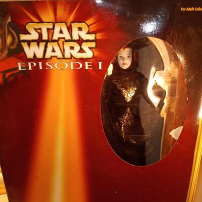 Hasbro Star Wars Queen Amidala Red Senate Gown Doll 1999 Action Figure