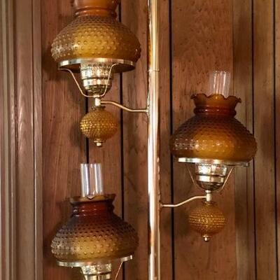 Amber hobnail tension pole lamp