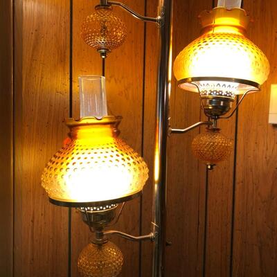 Amber hobnail tension pole lamp