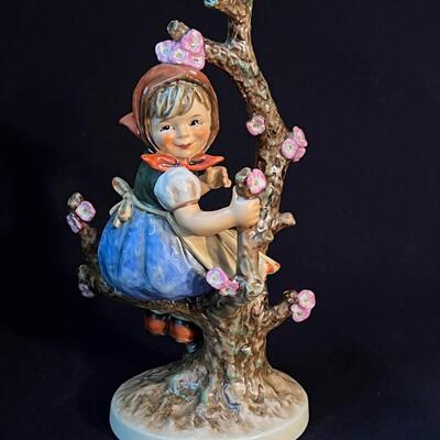 LARGE Hummel Apple Tree Girl mint w box 10.5" TMK-5