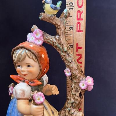 LARGE Hummel Apple Tree Girl mint w box 10.5" TMK-5