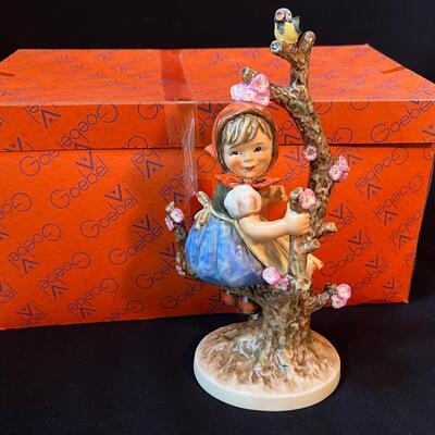 LARGE Hummel Apple Tree Girl mint w box 10.5" TMK-5
