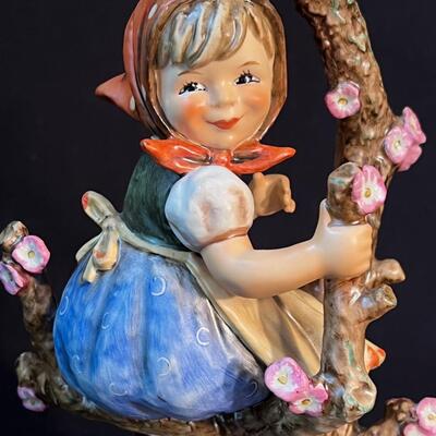 LARGE Hummel Apple Tree Girl mint w box 10.5" TMK-5