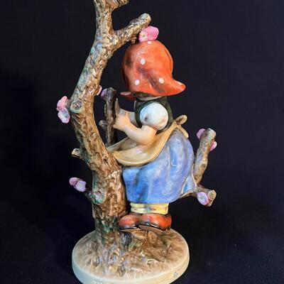 LARGE Hummel Apple Tree Girl mint w box 10.5" TMK-5