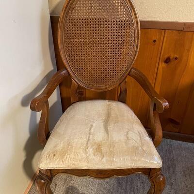 Vintage table and 6 wicker chairs
