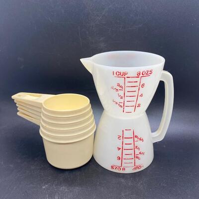 Vintage Measuring Cups Tupperware |