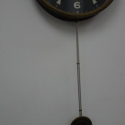 LOT 641 MODERN WALL CLOCK