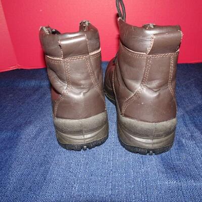 LOT 648. MENS STEEL TOE WORK BOOTS