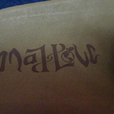 LOT 650. VANS AND SANDALS