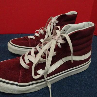 LOT 650. VANS AND SANDALS