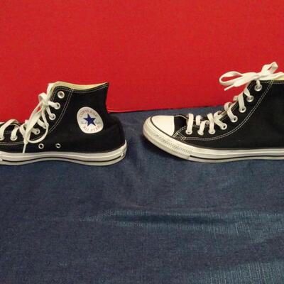 LOT 651. CONVERSE AND SANDALS