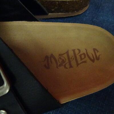 LOT 651. CONVERSE AND SANDALS