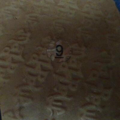 LOT 651. CONVERSE AND SANDALS