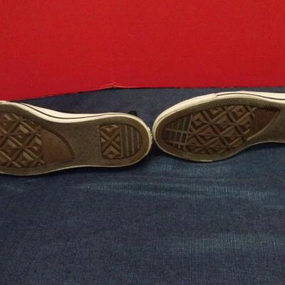 LOT 651. CONVERSE AND SANDALS