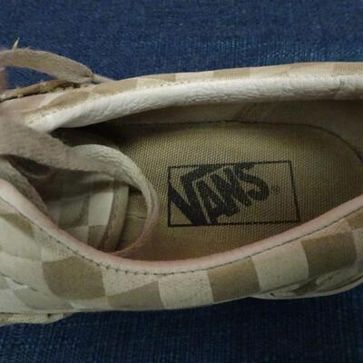 LOT 652. THREE PAIR OF VANS AND SANDALS