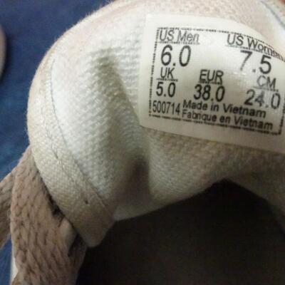 LOT 652. THREE PAIR OF VANS AND SANDALS