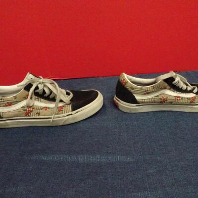 LOT 652. THREE PAIR OF VANS AND SANDALS