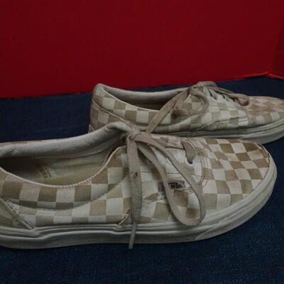 LOT 652. THREE PAIR OF VANS AND SANDALS