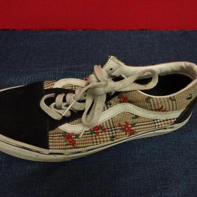 LOT 652. THREE PAIR OF VANS AND SANDALS