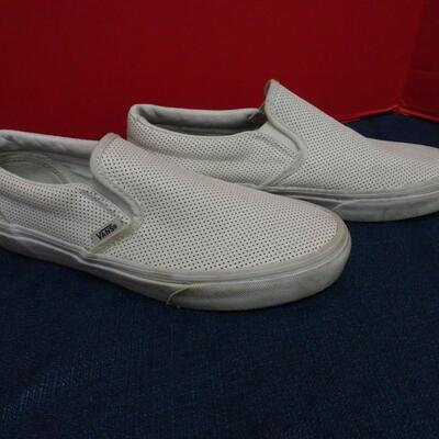 LOT 652. THREE PAIR OF VANS AND SANDALS