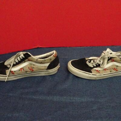 LOT 652. THREE PAIR OF VANS AND SANDALS