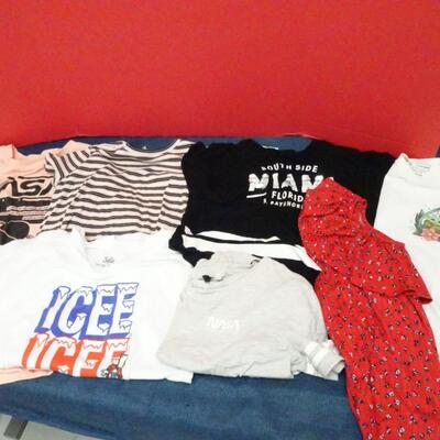 LOT 653. GIRLS SHIRTS