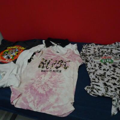 LOT 654. GIRLS SHIRTS